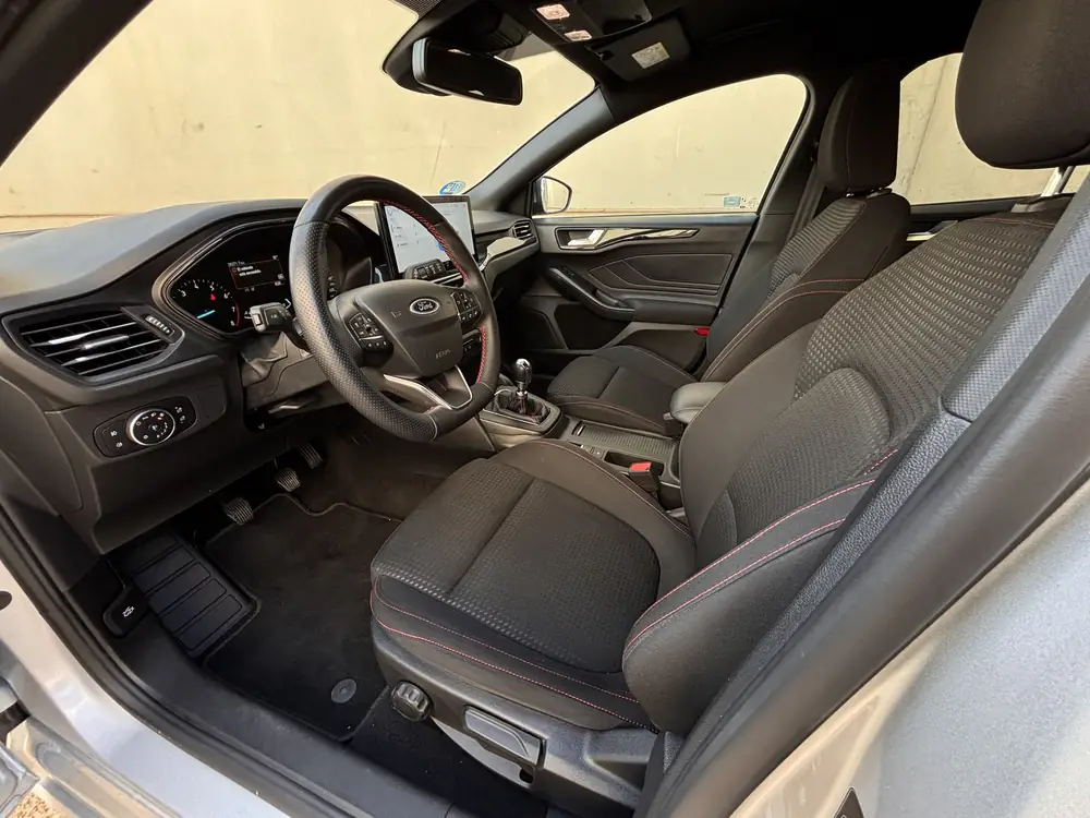 Ford Focus SportBreak ST-Line 1.0 EcoBoost 125 CV MHEV 2024, foto 18 de 39
