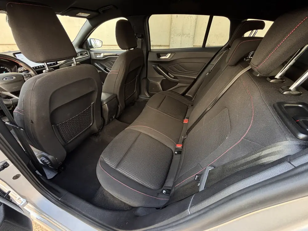 Ford Focus SportBreak ST-Line 1.0 EcoBoost 125 CV MHEV 2024, foto 34 de 39